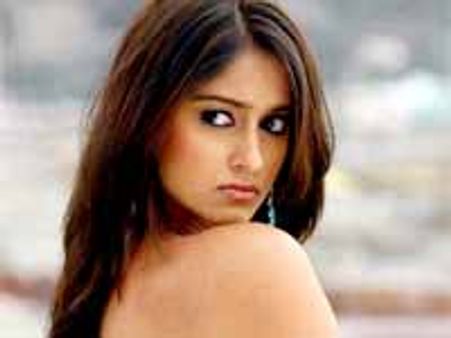 రాక్షసి క్యారెక్టర్‌ కూడా అలాంటిదే...ఇలియానా