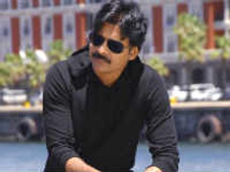 పవన్ ను పవర్ స్టార్ అనిఎందుకంటారో తీన్ మార్ చూస్తే తెలుస్తుంది....