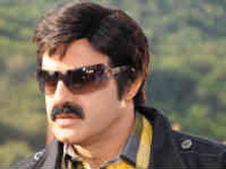 బాలకృష్ణ సినిమాకు కోర్టు చిక్కులు, మరో మలుపు తిరిగిన వివాదం