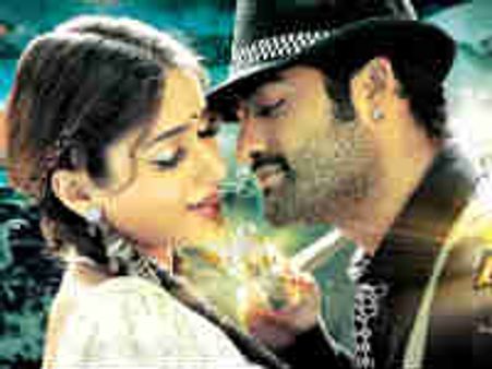 ఆ హీరోయిన్ పై కోపంతో మండిపడుతున్న జూ ఎన్టీఆర్