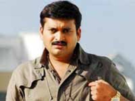 మెగాభిమానుల నుంచి తీవ్రపరిణామాలు..హెచ్చరిక