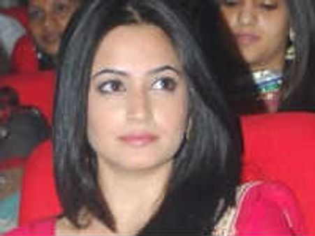 కృతి కర్బందాకి కలసిరాని మెగా పవర్ స్టార్.....!?