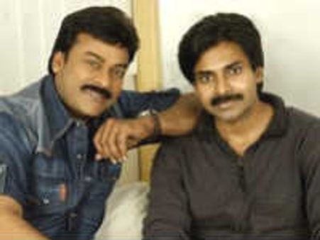 టాలీవుడ్ లో హాట్ టాపిక్ గా మారిన మెగాబ్రదర్స్-స్పందించని చిరు...