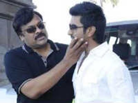 చిరు ఇన్వాల్వ్ మెంట్ తో రామ్ చరణ్ ‘రచ్చ’రచ్చే...!