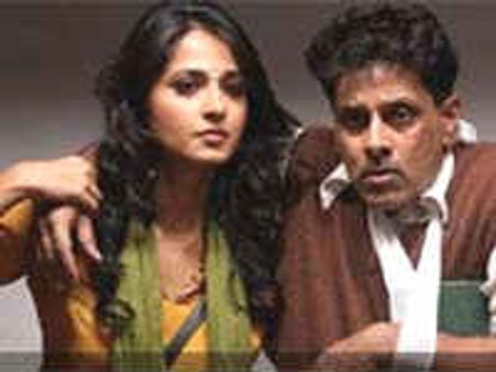 కులం పేరు చెప్పి అనుష్క సినిమాను ఆపేస్తున్నారు