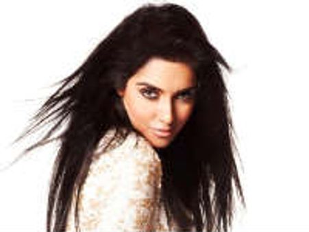 అసిన్ కి మేకప్ మేన్..మేకప్ కోసమే కాకుండా