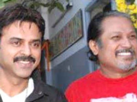 పవన్ కళ్యాణ్ డైరెక్టర్ తో విక్టరీ వెంకటేష్...!