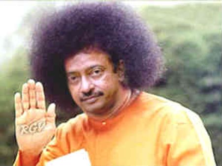 హాట్ టాపిక్: సత్య సాయి బాబా గెటప్ లో రామ్ గోపాల్ వర్మ