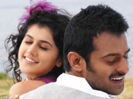 సినిమా హిట్టైనా పూర్ డైరెక్టర్...లక్కీ ప్రొడ్యూసర్....!?