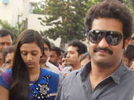 జూ ఎన్టీఆర్ కి మామగారు నార్నేఇచ్చిన గిప్ట్ ల విలువ కోట్లలో...