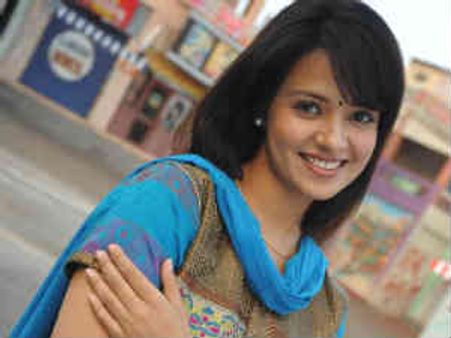 పెద్ద సినిమాలకు ధీటుగా తెలుగమ్మాయి స్పెషల్ సాంగ్...