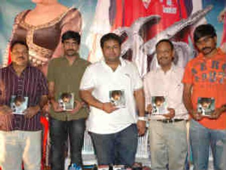 ఎన్టీఆర్ సూపర్ హిట్ సాంగ్ ని రీమిక్స్ చేస్తున్న రవితేజ