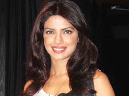 ప్రియాంక చోప్రా మానసిక రోగి..మరి ఇలియానా సంగతేంటి