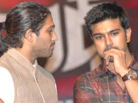 చరణ్, అల్లు అర్జున్ ల మెగా డబుల్ దమాకా...'చరణ్-అర్జున్’...!