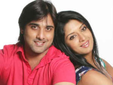 లవర్ బోయ్ తరుణ్ చిత్రాన్ని ఎట్టకేలకు దుమ్ము దులిపుతున్నారు