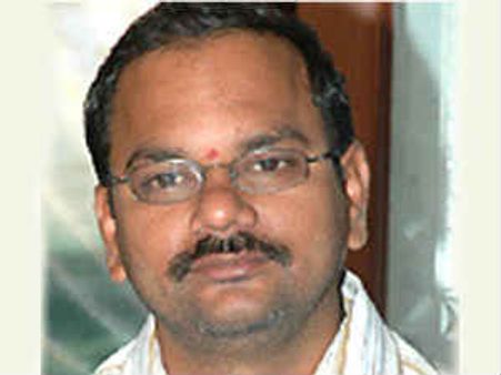 వియన్ ఆదిత్య దర్శకత్వంలో 'త్రీ ఇడియట్స్' చిత్రం..పూర్తి డిటేల్స్