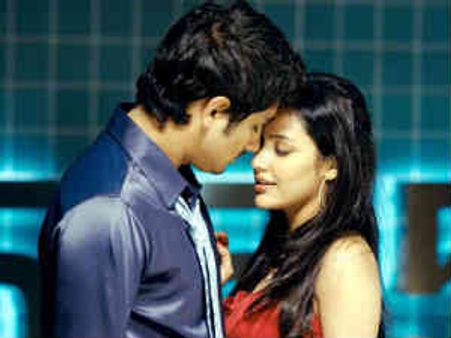 నేను, సిద్ధార్ఠ, నిత్యా మీనన్ పోటీపడి నటించాం