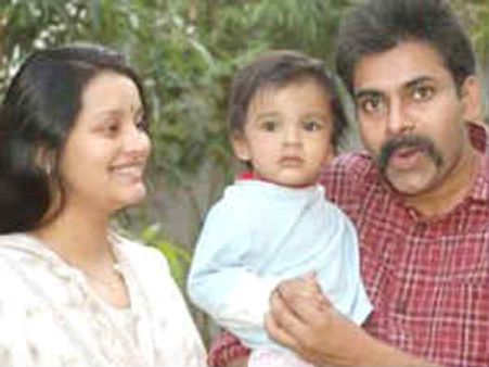 మేమిద్దరూ స్టిల్ డీప్ లవర్స్ ఝలక్ ఇచ్చిన పవన్ భార్య రేణుదేశాయ్...