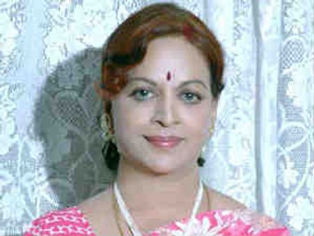 భానుమతిగారు, సావిత్రిగారిని ఆదర్శంగా తీసుకుని దర్శకురాలిగా మారి