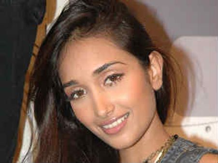 పేరు మార్చుకున్నాను...నా ఫేట్ మార్చండంటున్న హీరోయిన్