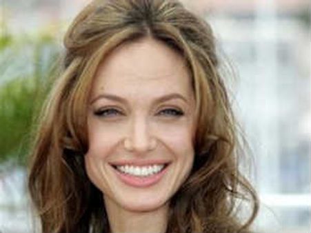 దర్శకురాలిగా మారుతున్న మెగా స్టార్ హీరోయిన్..అందరూ షాక్