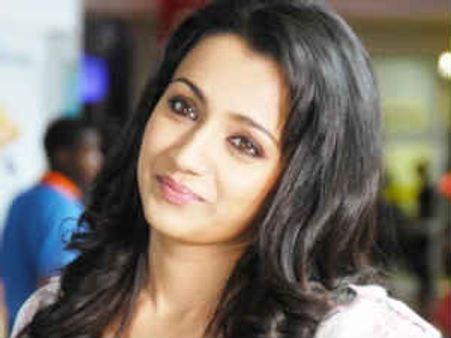 టూ పీస్ బికినీ పై ఘాటుగా స్పందించిన త్రిష...!?