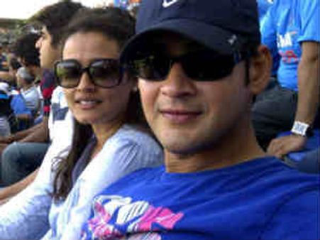 కార్పెంటర్ పై పోలీసు కేసు పెట్టిన మహేష్ భార్య నమ్రత