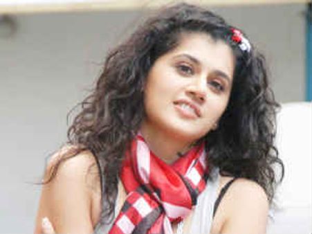 చెప్పేవి శ్రీరంగ నీతులు..చేసేది మాత్రం అంటున్నారు తాప్సీని