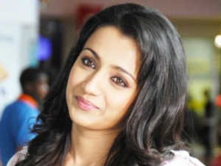 త్రిష రిజెక్టు చేసిందని తెగ ఫీలై పోతున్న తెలుగు హీరో !?