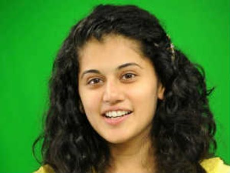 మంచు ఫ్యామిలీకి మస్కా కొట్టిన హాట్ అండ్ సెక్సీ హీరోయిన్..!?