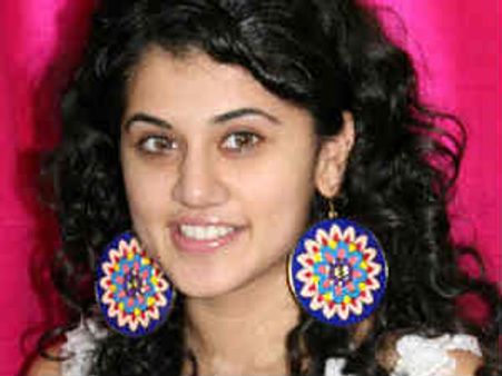 నలుగురుతో అంటే ఇష్టమే..కానీ కొత్తవారితో కష్టం: తాప్సీ