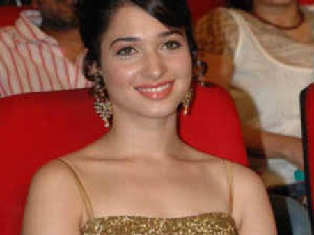 హండ్రెడ్ పర్సెంట్ లవర్ హండ్రెడ్ పర్సెంట్ కత్తిలా వుంది కదూ...