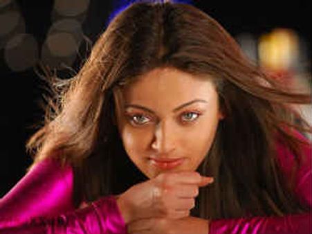 ‘అలా మొదలైంది’ హిట్టవచ్చు కానీ నా కెరీర్ ని దెబ్బ తీసింది