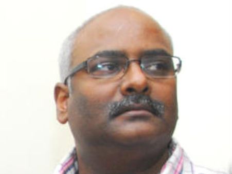 వివి వినాయిక్ సొంత ధియోటర్లో 'బద్రినాథ్‌' చిత్రం చూస్తాను