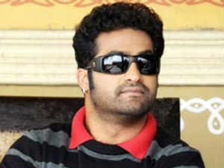 మెగా ఫ్యామిలికి జూ ఎన్టీఆర్ ద్వారా షాక్ ఇవ్వనున్న దర్శకుడు..?