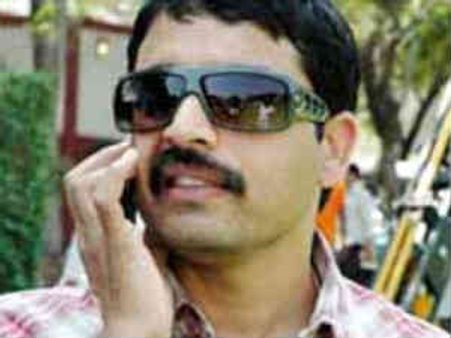 కలెక్షన్స్ లేకపోయినా నిలబెట్టాలని దిల్ రాజు పాట్లు