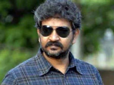 పదవ తేదీ వైజాగ్ వెళ్ళి అక్కడే అంటూ ట్వీట్ చేసిన రాజమౌళి