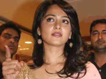 'అరుంధతి' నిర్మాతలతో మళ్ళీ చేయను..అనుష్క