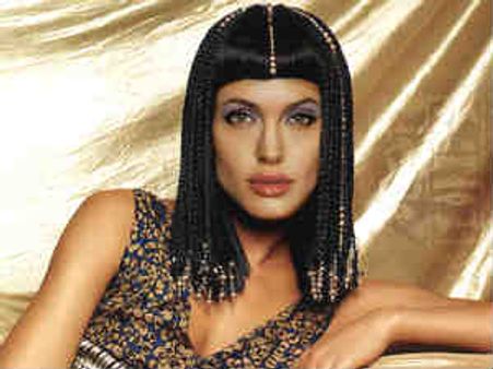 ఈజిప్ట్ రాణి క్లియోపాత్రాగా హాలీవుడ్ స్టార్ హీరోయిన్