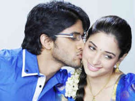 తమన్నా అందాలతో ‘100% లవ్’కి అక్కడ డిమాండ్ పెరిగిపోయింది...