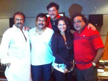 మోహన్ బాబు ఇంట్లో మళ్ళీ తళుక్ మన్న చిరంజీవి...!