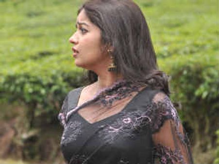 ఎక్స్ పోజింగ్ చేయనన్న చిన్నది గుబులు పుట్టిస్తోంది...!