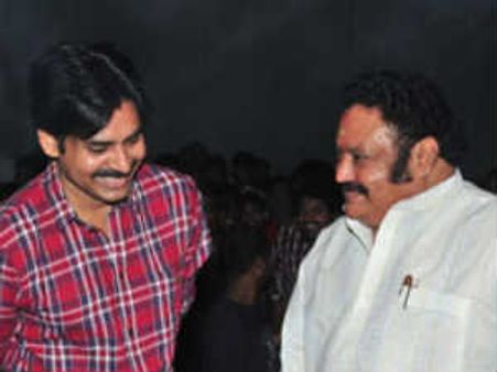 పవన్ ఫాదర్ గా రెబల్ స్టార్ కాదు నందమూరి హీరో...!?