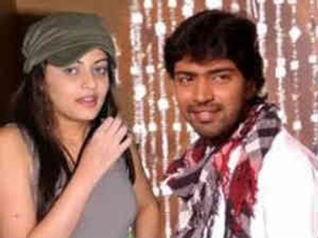 ఆ హీరో తో చేస్తే సూపర్ హిట్ అయినా వేస్టే...!