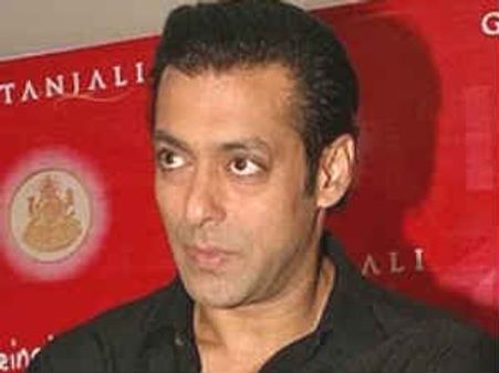 ఆడవాళ్లకి మర్యాద ఇవ్వని వీడు ఒక సూపర్ స్టారా..!?