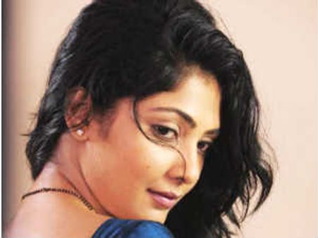 నిజమే కాని..కారణాలు వెతకటం అనవసరం: కమలీని ముఖర్జీ