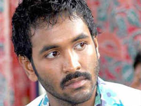 క్లోజ్ ప్రెండ్ ని నమ్మి రెండు కోట్లు మోసపోయిన తెలుగు యంగ్ హీరో