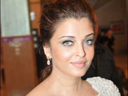 ఐశ్వర్యకు సౌందర్యరాశి ఐశ్వర్యే పుడుతుందట..ప్రముఖ జ్యోతిష్యుడు