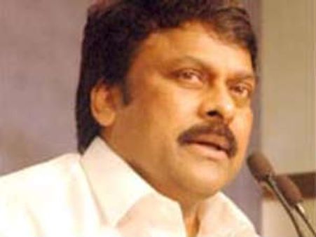 రామ్ చరణ్ నా పేరు చెడగొడుతున్నాడు... చిరంజీవి