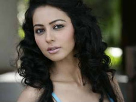 నాగచైతన్య 'ఆటో నగర్ సూర్య' చిత్రంలో ఆమెనే పైనల్ చేసారు